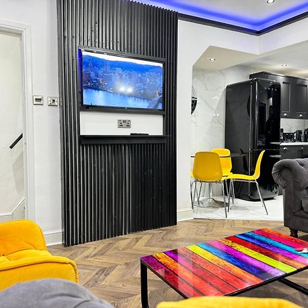 4 Bed 4 Bath House With Free Parking, 5 Mins To Lfc And 15 Mins To City Centre Ливерпуль Экстерьер фото
