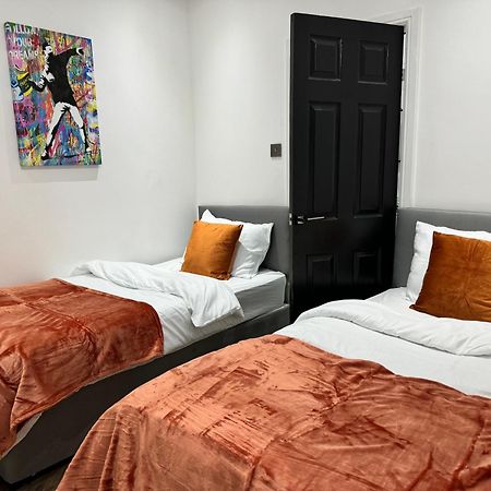 4 Bed 4 Bath House With Free Parking, 5 Mins To Lfc And 15 Mins To City Centre Ливерпуль Экстерьер фото