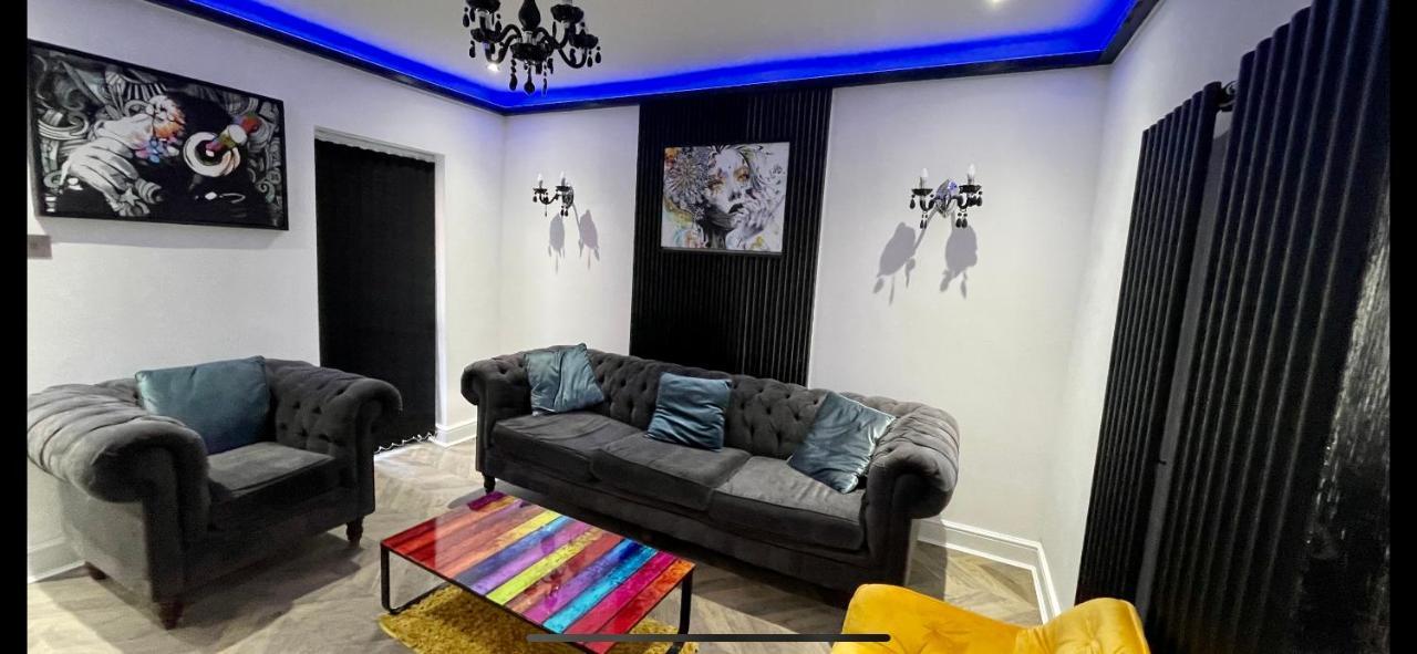 4 Bed 4 Bath House With Free Parking, 5 Mins To Lfc And 15 Mins To City Centre Ливерпуль Экстерьер фото