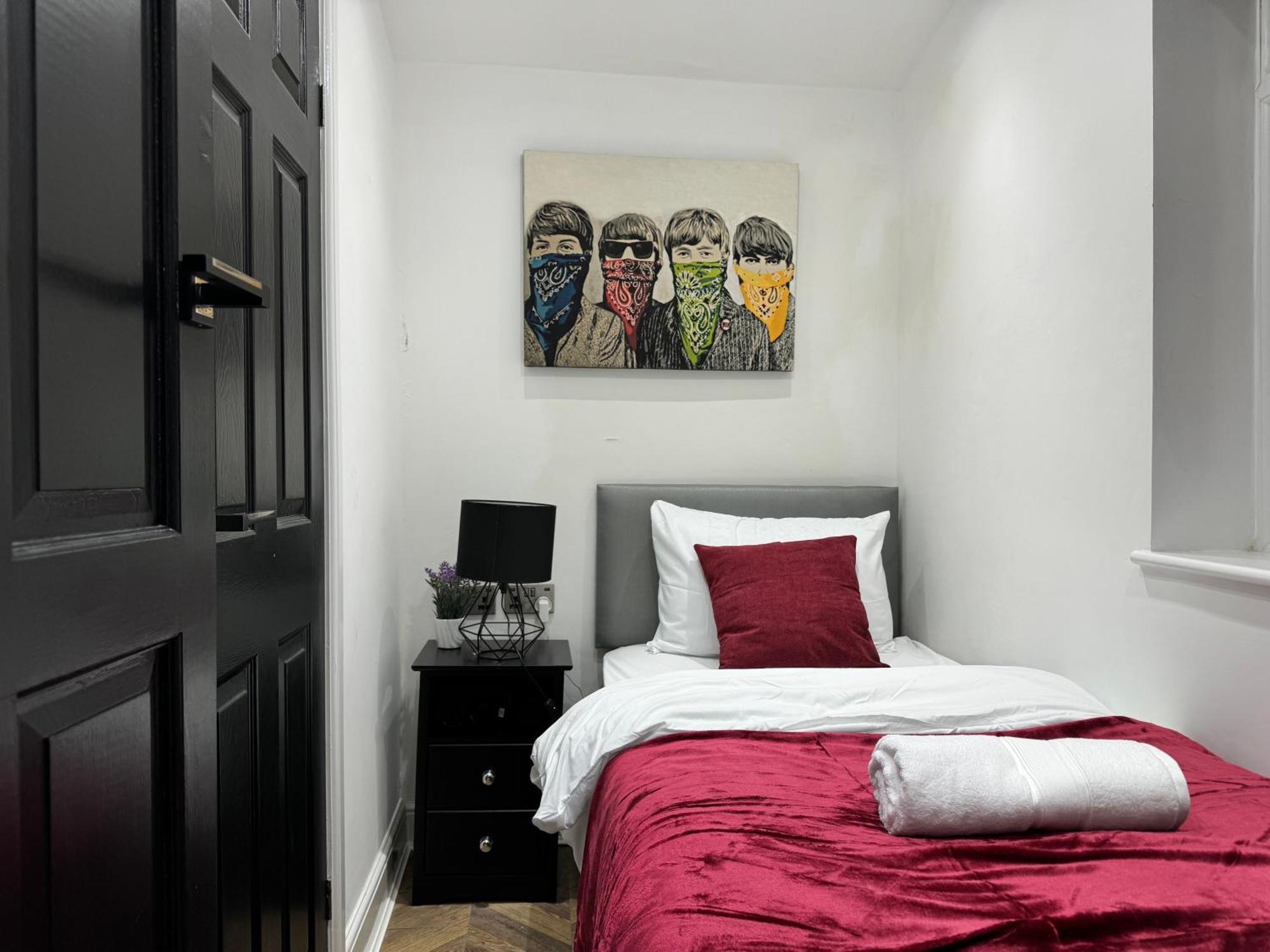 4 Bed 4 Bath House With Free Parking, 5 Mins To Lfc And 15 Mins To City Centre Ливерпуль Экстерьер фото