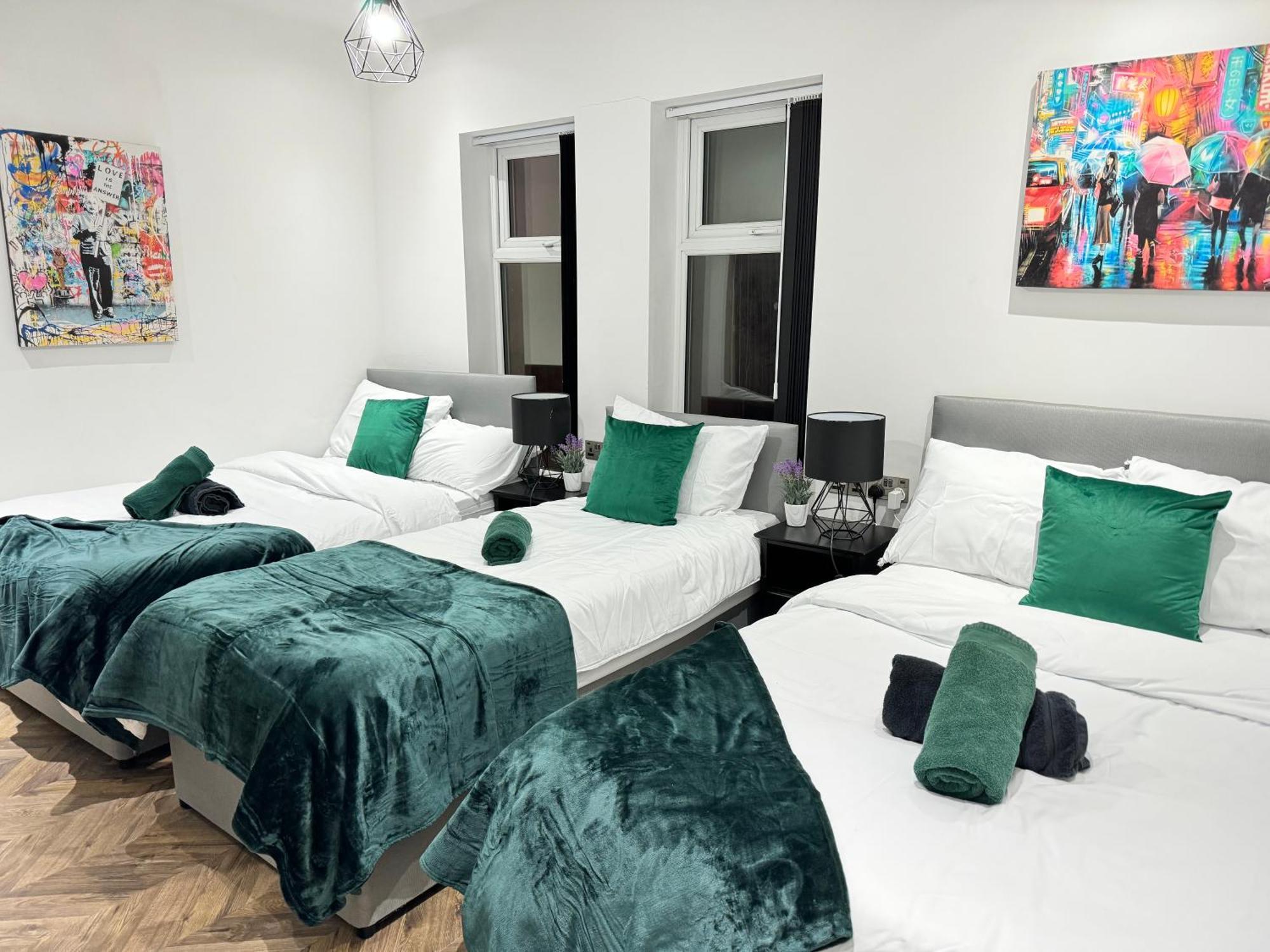 4 Bed 4 Bath House With Free Parking, 5 Mins To Lfc And 15 Mins To City Centre Ливерпуль Экстерьер фото